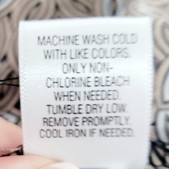 Dana Buchman Tunic Top Blouse V-Neck Womans Size S 3/4 Sleeve Geometric Design - Picture 11 of 11